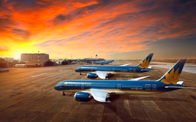 Cổ phiếu Vietnam Airlines đột ngột hạ độ cao, quỹ ngoại đặt niềm tin lớn vẫn còn lãi